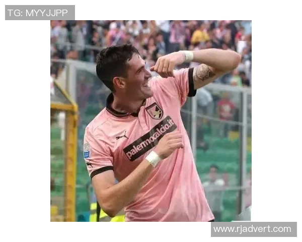 足球明星卡点换装大赛揭秘球场风采与时尚潮流的完美结合 足球明星卡点换装大赛揭秘球场风采与时尚潮流的完美结合