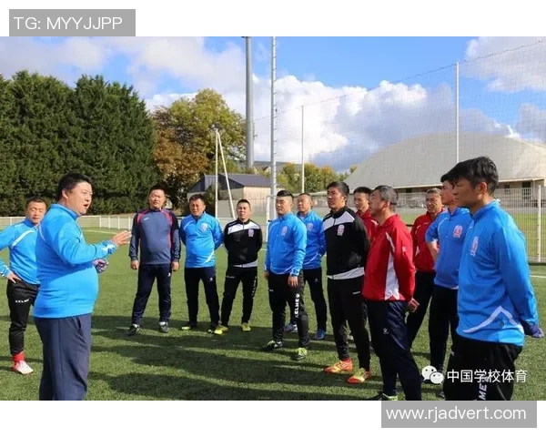 蓝天与足球的奇妙联系探讨如何在运动中感受自然之美与自由精神 蓝天与足球的奇妙联系探讨如何在运动中感受自然之美与自由精神